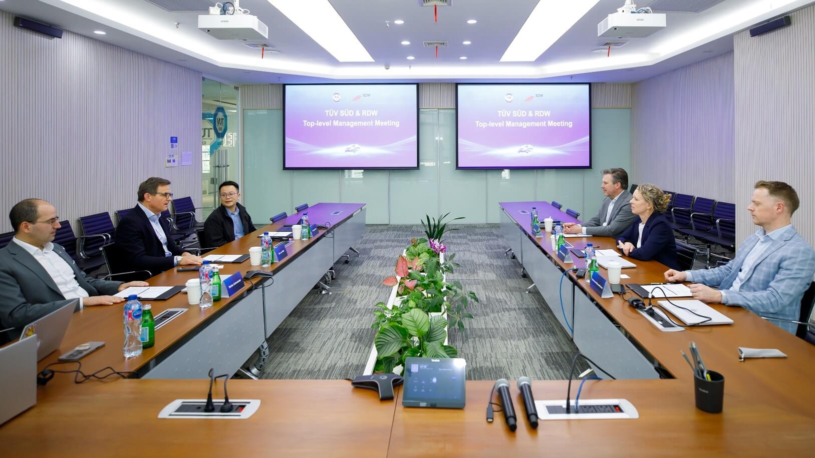TÜV南德与荷兰交通部高层会谈现场