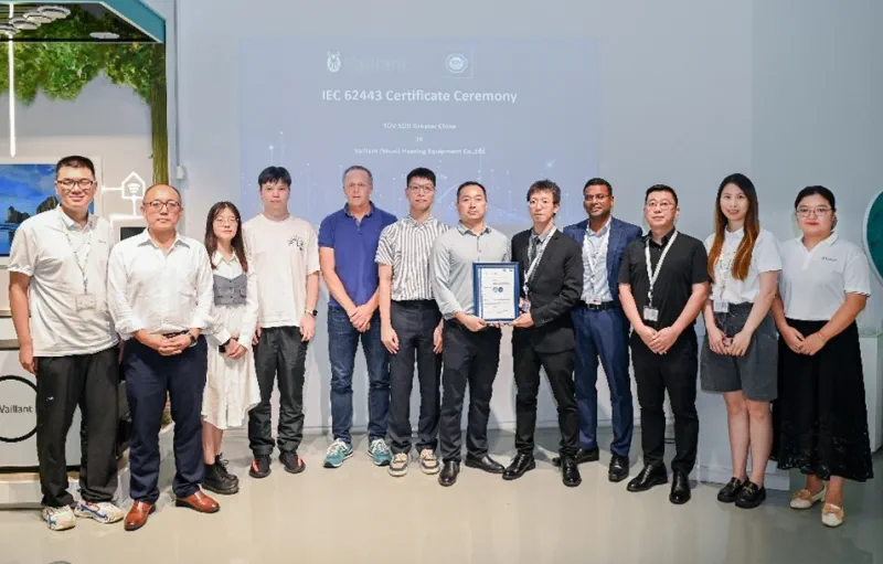 颁证仪式双方代表合影