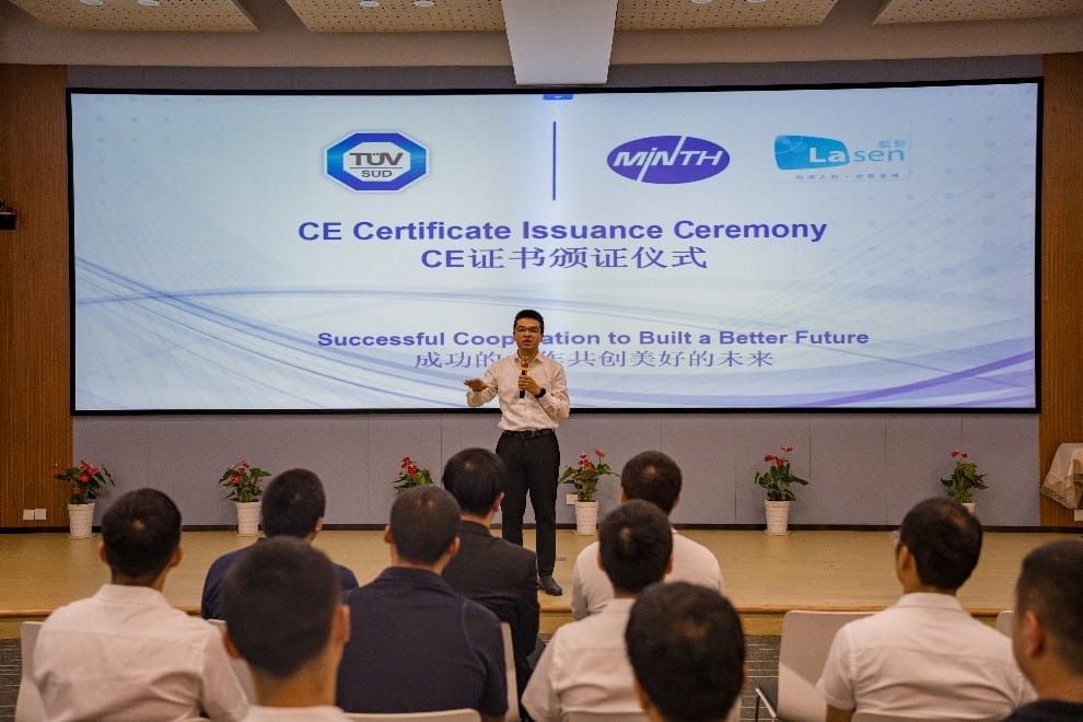 李鑫侃代表宁波蓝圣发言