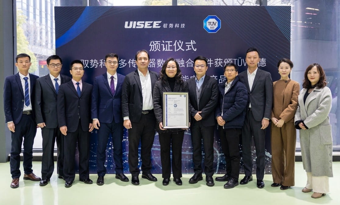 Group photo of certificate awarding ceremony 