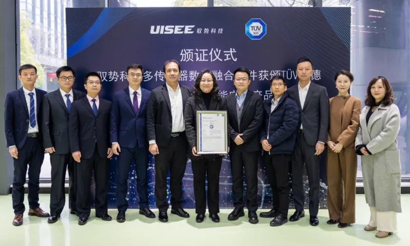 Group photo of certificate awarding ceremony