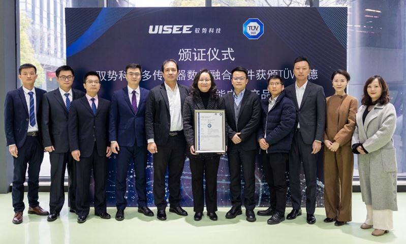 Group photo of certificate awarding ceremony