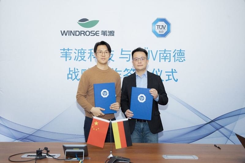 TÜV南德(右)与苇渡科技正式签署战略合作协议