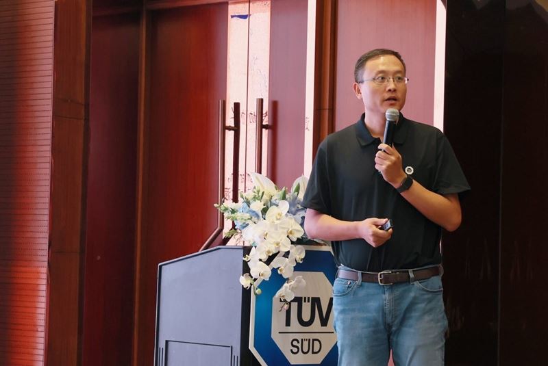 TÜV南德张德法在会上发言