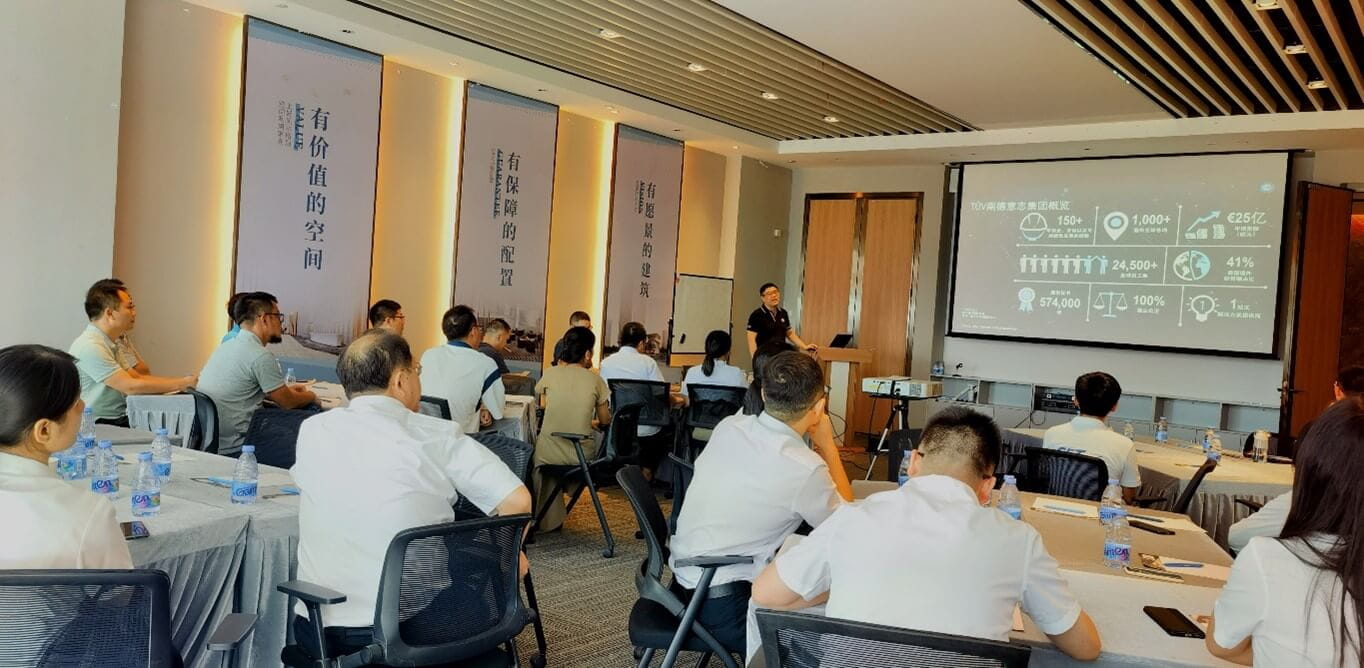 TÜV南德宋磊先生开场致辞并分享未来新能源市场发展动向