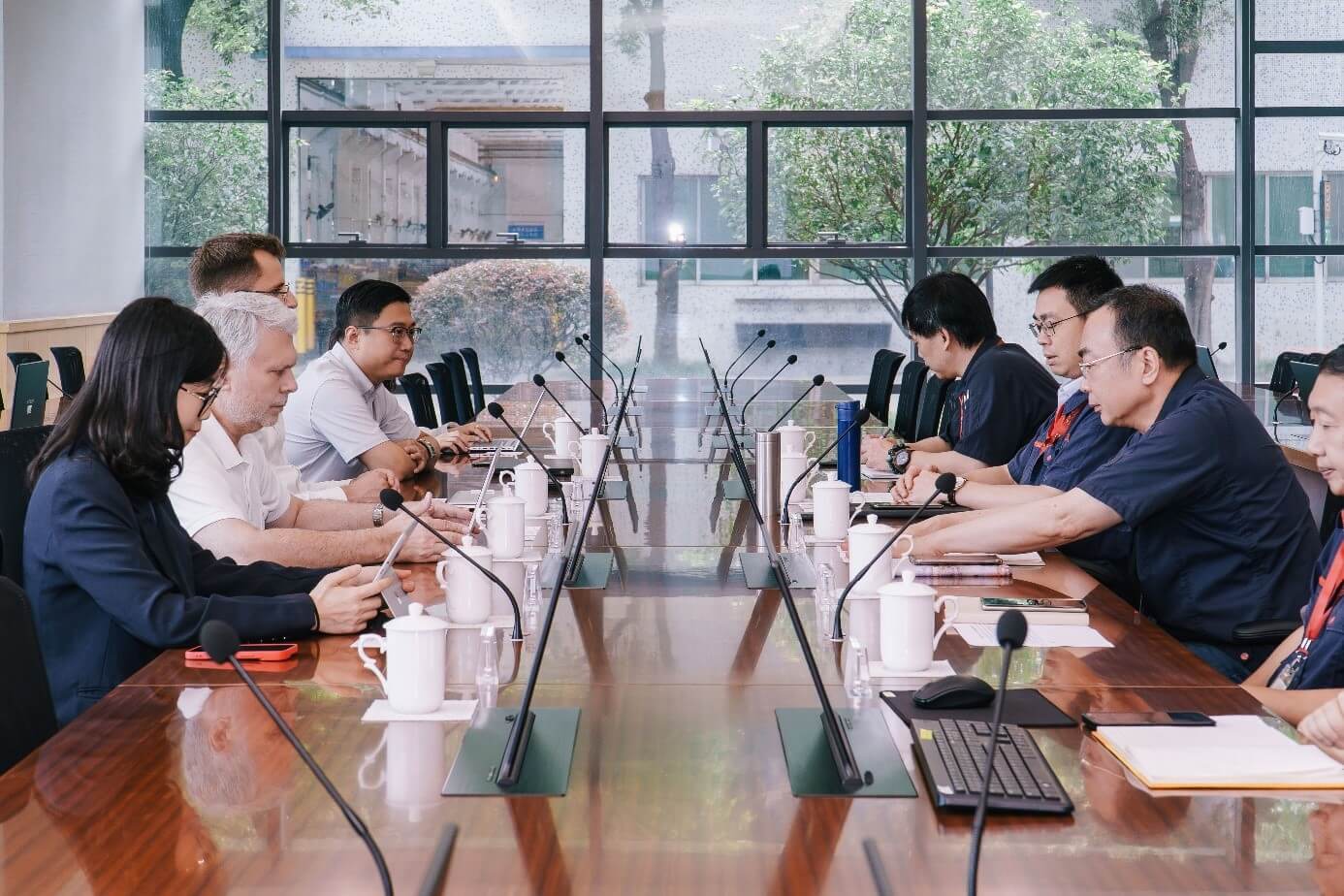 TÜV南德与日立电梯双方进行技术交流