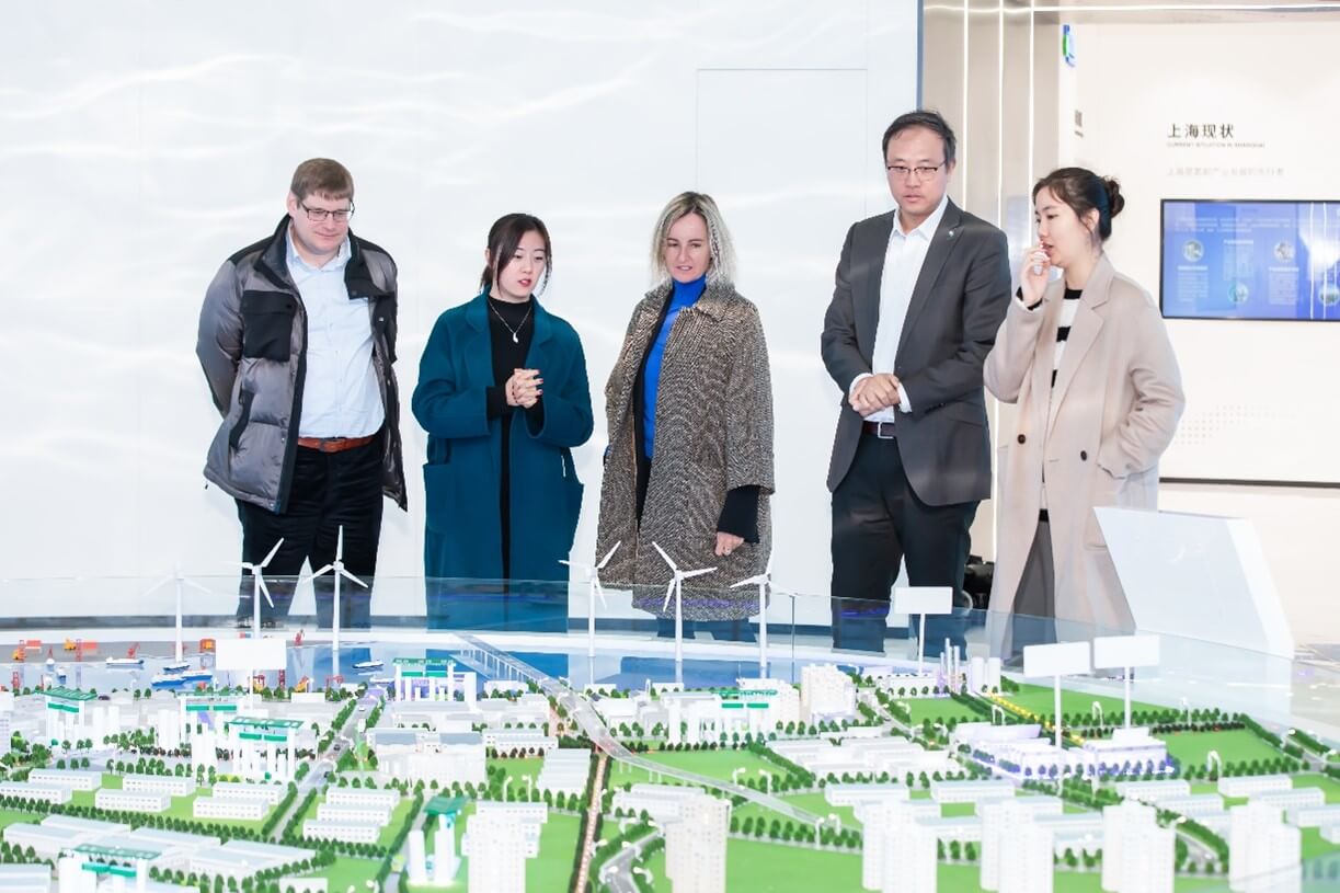 TÜV南德参观国际氢能谷展厅