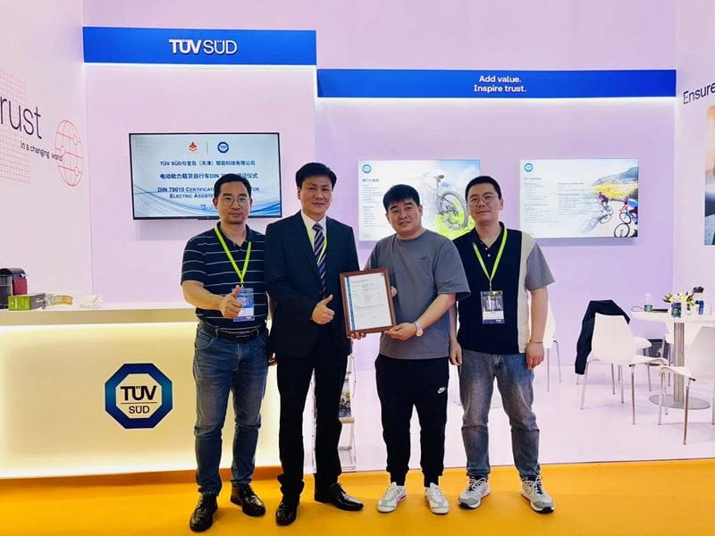 颁证仪式现场合照