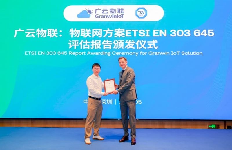 颁证仪式现场合影