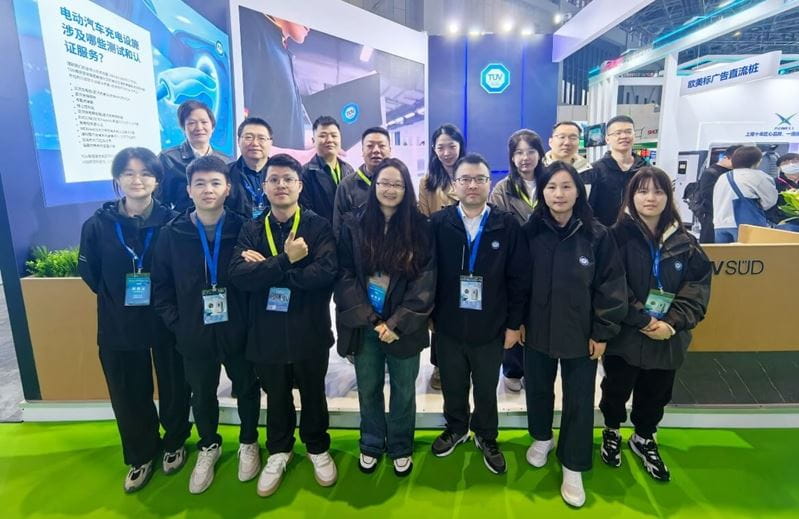TÜV南德展位合影