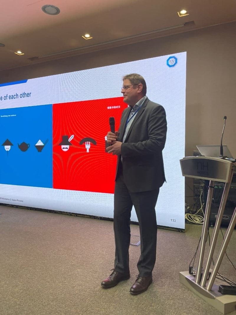 TÜV南德北亚区工业服务部总监Dr. Helge Knobbe总结了东北亚地区工业服务的发展状态