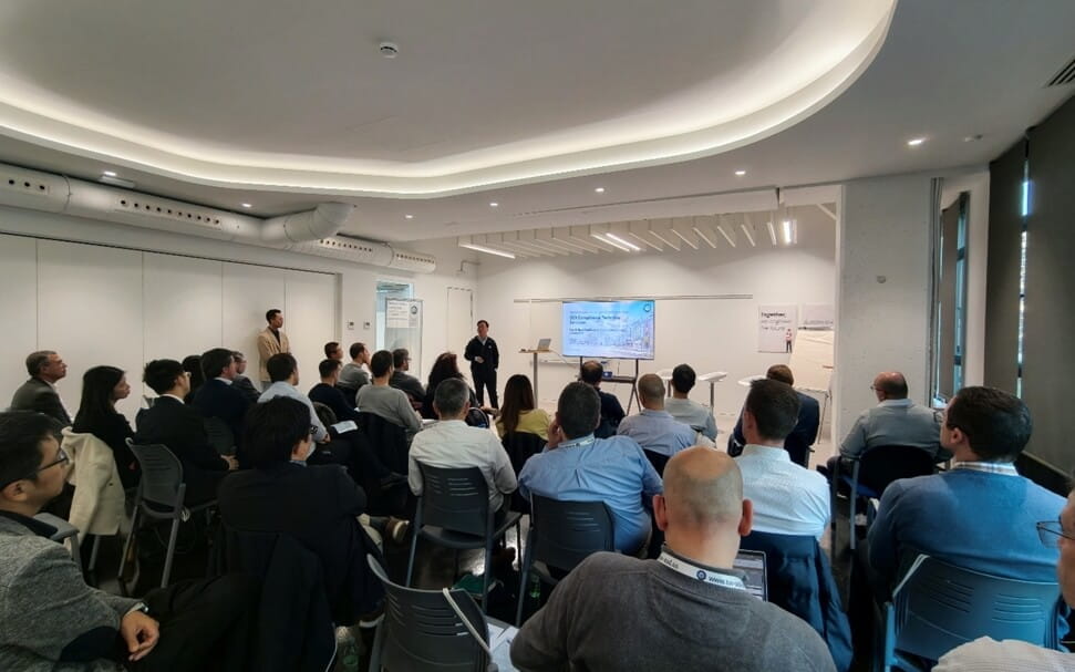 TÜV南德大中华区工业服务部海外直接投资专家周波（左）和丘金超（右）进行主题分享