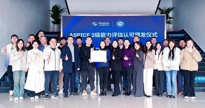 TÜV南德与上海电驱动双方代表颁证合影