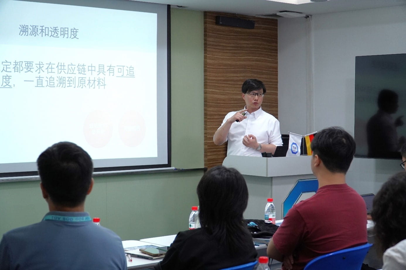 WRAP组织大中华区营运总监Brian Hui现场介绍WRAP标准