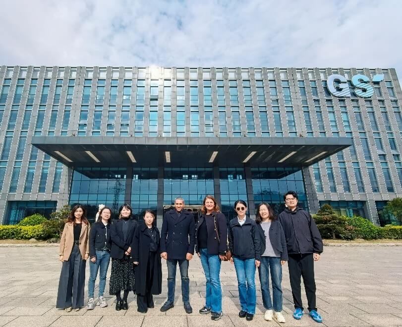 TÜV南德、RDW与通用股份三方代表合影