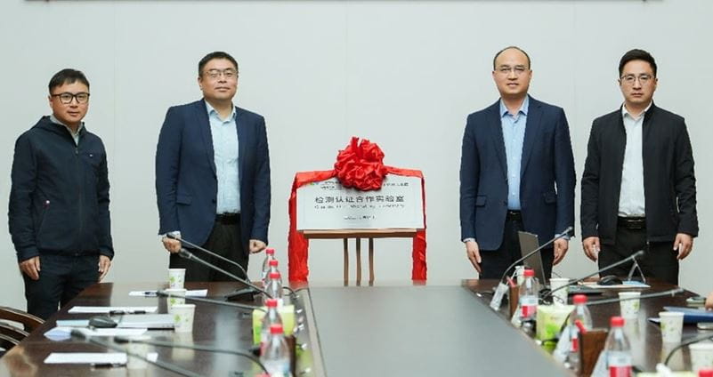 授牌仪式现场合影