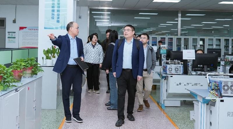 TÜV南德代表参观许继电气实验室