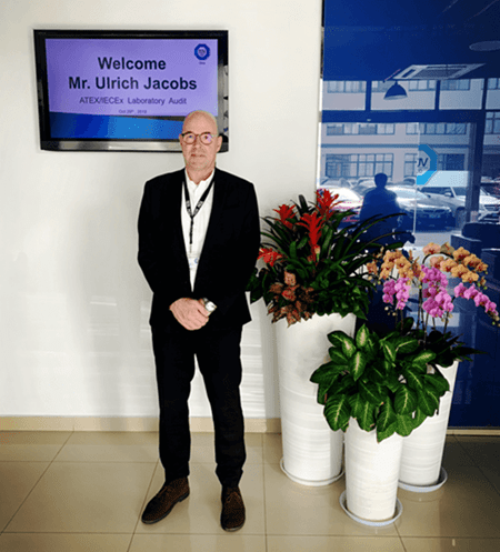 Ulrich Jacobs参观TÜV南德大中华区防爆实验室