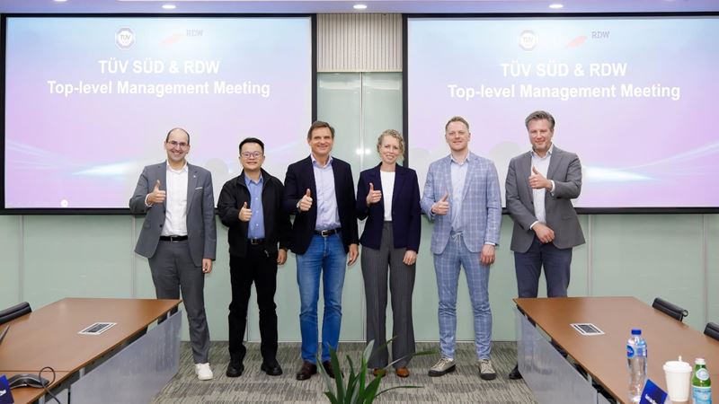 TÜV南德与荷兰交通部高层合影